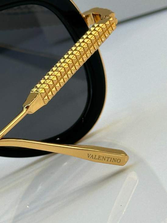 Picture of Valentino Sunglasses _SKUfw65040686fw